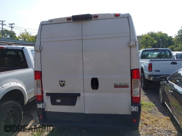 ✅ 2020 Ram ProMaster Cargo • VIN: 3C6URVJG9LE102318 • Lot: 42957401. Listed on IAAI with 165,680 mi. Free auction sales archive from the USA and detailed vehicle history report at DreamBid. Image 16.