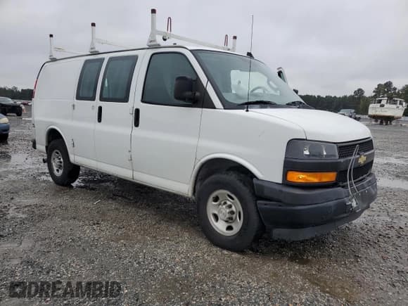 ✅ 2022 Chevrolet Express Cargo • VIN: 1GCWGAFP1N1174161 • Lot: 94396585. Wystawiony na Copart z przebiegiem 68 075 mil. Bezpłatny archiwum sprzedaży aukcyjnych z USA i szczegółowy raport historii pojazdu na DreamBid. Zdjęcie 4.