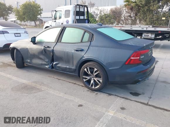 ✅ 2025 Volvo S60 Core • VIN: 7JRL12FJ8SG362112 • Lot: 43809675. Listed on IAAI with 9,597 mi. Free auction sales archive from the USA and detailed vehicle history report at DreamBid. Image 3.