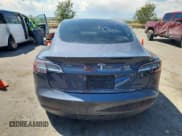 ✅ 2022 Tesla Model 3 Long Range • VIN: 5YJ3E1EB9NF243569 • Lot: 70670055. Wystawiony na Copart z przebiegiem Nie podano. Bezpłatny archiwum sprzedaży aukcyjnych z USA i szczegółowy raport historii pojazdu na DreamBid. Zdjęcie 6.