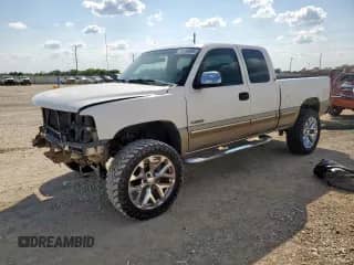 ✅ 2002 Chevrolet Silverado 1500 LS • VIN: 1GCEC19V02Z335811 • Lot: 70150005. Wystawiony na Copart z przebiegiem 171 514 mil mil. Skorzystaj z bezpłatnego archiwum sprzedaży aukcyjnych z USA i zobacz szczegółowy raport historii pojazdu na DreamBid. Zdjęcie 1.