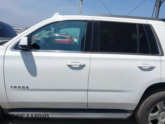 ✅ 2018 Chevrolet Tahoe LT • VIN: 1GNSCBKC9JR283974 • Lot: 42447701. Listed on IAAI with 190,759 mi. Free auction sales archive from the USA and detailed vehicle history report at DreamBid. Image 15.