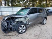 ✅ 2019 Kia Soul • VIN: KNDJN2A26K7653606 • Lot: 82471975. Wystawiony na Copart z przebiegiem 76 494 mil. Bezpłatny archiwum sprzedaży aukcyjnych z USA i szczegółowy raport historii pojazdu na DreamBid. Zdjęcie 1.