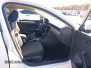 ✅ 2020 Volkswagen Passat S • VIN: 1VWAA7A32LC013299 • Lot: 43532788. Wystawiony na IAAI z przebiegiem 26 525 mil. Bezpłatny archiwum sprzedaży aukcyjnych z USA i szczegółowy raport historii pojazdu na DreamBid. Zdjęcie 5.