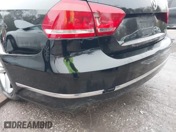 ✅ 2015 Volkswagen Passat SEL Premium • VIN: 1VWCV7A35FC022497 • Lot: 43546687. Listed on IAAI with 159,151 mi. Free auction sales archive from the USA and detailed vehicle history report at DreamBid. Image 18.