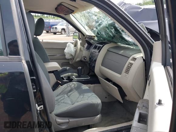 ✅ 2008 Ford Escape XLS • VIN: 1FMCU92Z78KB85614 • Lot: 42713957. Listed on IAAI with 109,417 mi. Free auction sales archive from the USA and detailed vehicle history report at DreamBid. Image 5.