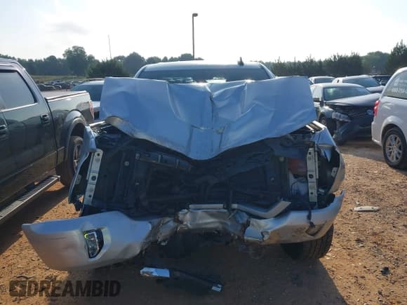 ✅ 2018 Chevrolet Silverado 1500 LT • VIN: 3GCUKREC2JG312840 • Lot: 42802551. Wystawiony na IAAI z przebiegiem 129 596 mil. Bezpłatny archiwum sprzedaży aukcyjnych z USA i szczegółowy raport historii pojazdu na DreamBid. Zdjęcie 12.