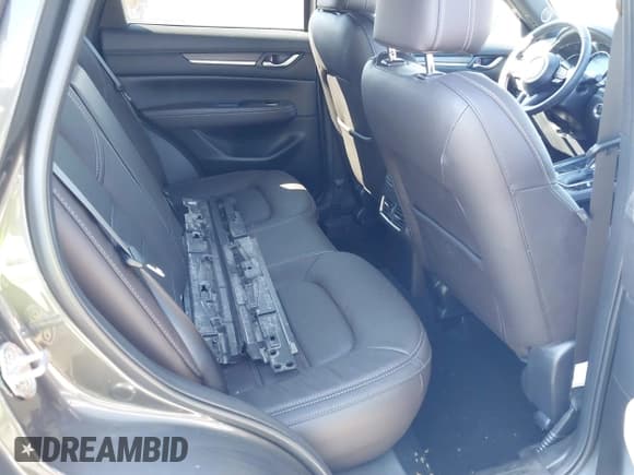 ✅ 2024 Mazda CX-5 Signature • VIN: JM3KFBXY4R0357622 • Lot: 41983547. Wystawiony na IAAI z przebiegiem 3 238 mil. Bezpłatny archiwum sprzedaży aukcyjnych z USA i szczegółowy raport historii pojazdu na DreamBid. Zdjęcie 8.