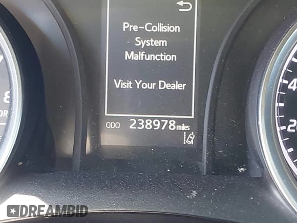 ✅ 2018 Toyota Camry LE • VIN: 4T1B11HK1JU540366 • Lot: 43483723. Wystawiony na IAAI z przebiegiem 238 978 mil. Bezpłatny archiwum sprzedaży aukcyjnych z USA i szczegółowy raport historii pojazdu na DreamBid. Zdjęcie 16.