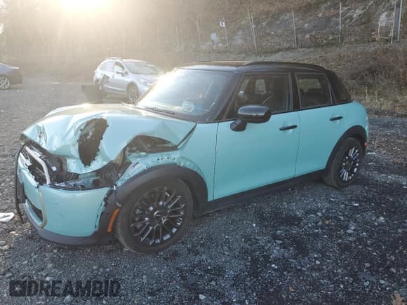 ✅ 2025 MINI Hardtop 4 Door Cooper S • VIN: WMW53GD09S2W68772 • Lot: 93137115. Listed on Copart with 11,912 mi. Free auction sales archive from the USA and detailed vehicle history report at DreamBid. Image 1.