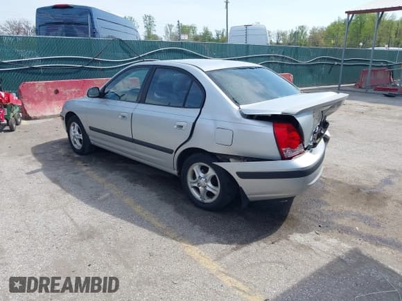✅ 2005 Hyundai Elantra GLS • VIN: KMHDN46D45U028030 • Lot: 42071399. Wystawiony na IAAI z przebiegiem 111 048 mil. Bezpłatny archiwum sprzedaży aukcyjnych z USA i szczegółowy raport historii pojazdu na DreamBid. Zdjęcie 3.