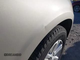 ✅ 2014 Chevrolet Traverse LT • VIN: 1GNKRHKD0EJ113596 • Lot: 43534806. Wystawiony na IAAI z przebiegiem 137 655 mil. Bezpłatny archiwum sprzedaży aukcyjnych z USA i szczegółowy raport historii pojazdu na DreamBid. Zdjęcie 6.