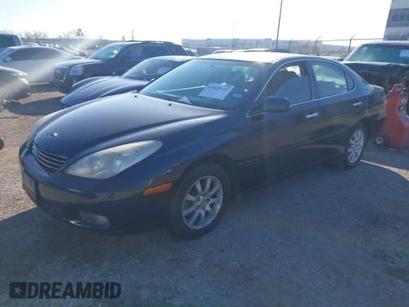 ✅ 2002 Lexus ES 300 • VIN: JTHBF30G420063917 • Lot: 43828102. Wystawiony na IAAI z przebiegiem 108 622 mil. Bezpłatny archiwum sprzedaży aukcyjnych z USA i szczegółowy raport historii pojazdu na DreamBid. Zdjęcie 2.