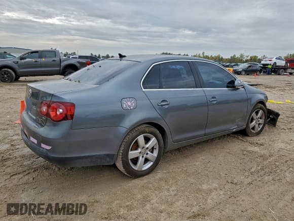 ✅ 2009 Volkswagen Jetta SE • VIN: 3VWRZ71K69M172997 • Lot: 94292925. Listed on Copart with 171,954 mi. Free auction sales archive from the USA and detailed vehicle history report at DreamBid. Image 3.