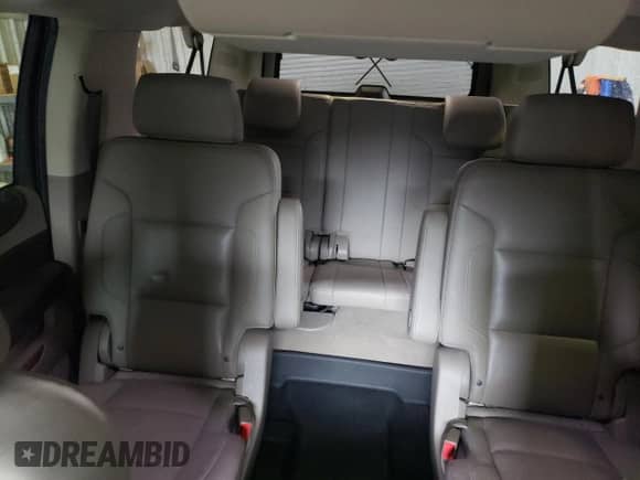 2020 Chevrolet Suburban Premier z VIN 1GNSKJKC5LR174248, wystawiony jako Copart lot #73365664 z przebiegiem 124 755 mil mil oraz Szkoda całkowita • Salvage title. Historia ofert i sprzedaży dostępna na DreamBid. Obrazek 10.