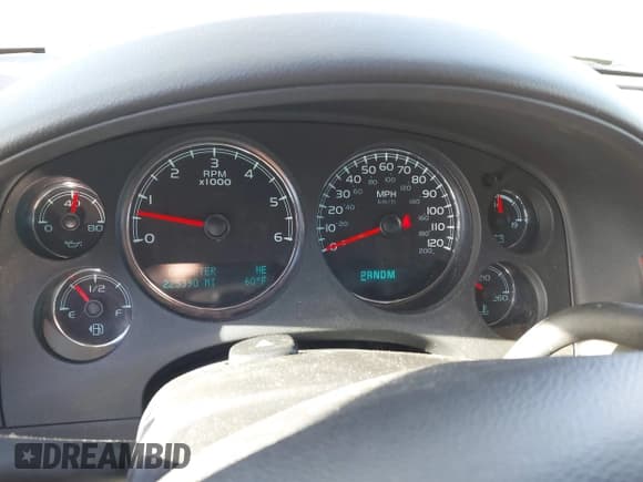 ✅ 2013 Chevrolet Suburban LT • VIN: 1GNSKJE78DR173059 • Lot: 43699809. Wystawiony na IAAI z przebiegiem 225 390 mil. Bezpłatny archiwum sprzedaży aukcyjnych z USA i szczegółowy raport historii pojazdu na DreamBid. Zdjęcie 7.