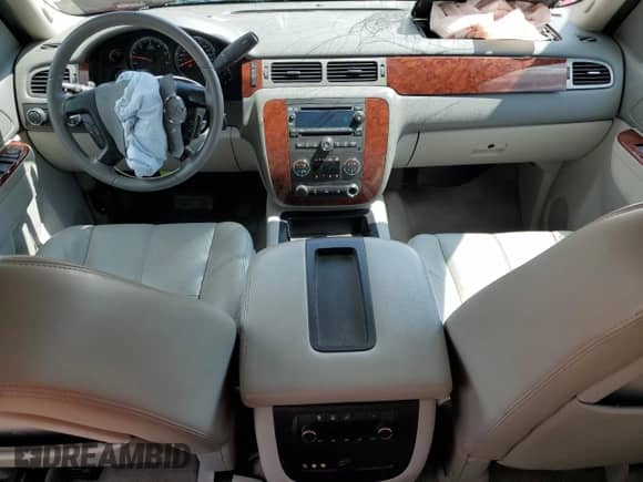 2010 Chevrolet Suburban LT z VIN 1GNUKJE30AR244983, wystawiony jako Copart lot #61648495 z przebiegiem 154 958 mil mil oraz Szkoda całkowita • Salvage title. Historia ofert i sprzedaży dostępna na DreamBid. Obrazek 8.