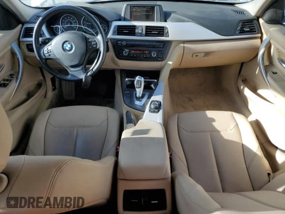 ✅ 2015 BMW 3 Series 320i • VIN: WBA3B1G56FNT02268 • Lot: 93318465. Wystawiony na Copart z przebiegiem 107 977 mil. Bezpłatny archiwum sprzedaży aukcyjnych z USA i szczegółowy raport historii pojazdu na DreamBid. Zdjęcie 8.