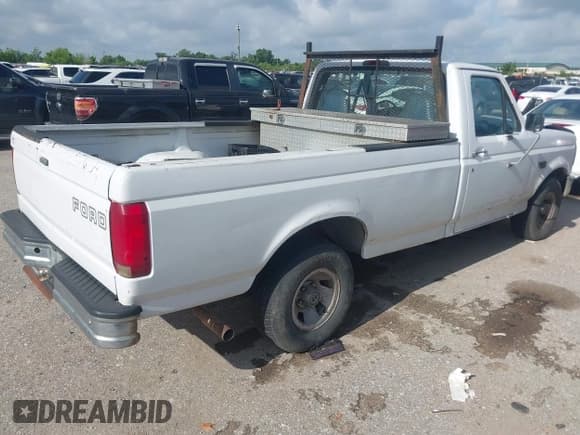 ✅ 1996 Ford F-150 • VIN: 1FTEF15Y0TLA28876 • Lot: 42704132. Wystawiony na IAAI z przebiegiem 225 338 mil. Bezpłatny archiwum sprzedaży aukcyjnych z USA i szczegółowy raport historii pojazdu na DreamBid. Zdjęcie 4.