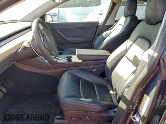 ✅ 2022 Tesla Model Y Long Range • VIN: 7SAYGDEE3NF360692 • Lot: 92936175. Wystawiony na Copart z przebiegiem 28 148 mil. Bezpłatny archiwum sprzedaży aukcyjnych z USA i szczegółowy raport historii pojazdu na DreamBid. Zdjęcie 7.