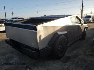 ✅ 2024 Tesla Cybertruck • VIN: 7G2CEHEDXRA013484 • Лот: 43263285. Опубликован ранее на Copart с пробегом 2 869 миль. Бесплатный доступ к архиву аукционных продаж из США и подробный отчёт об истории автомобиля на DreamBid. Изображение 3.