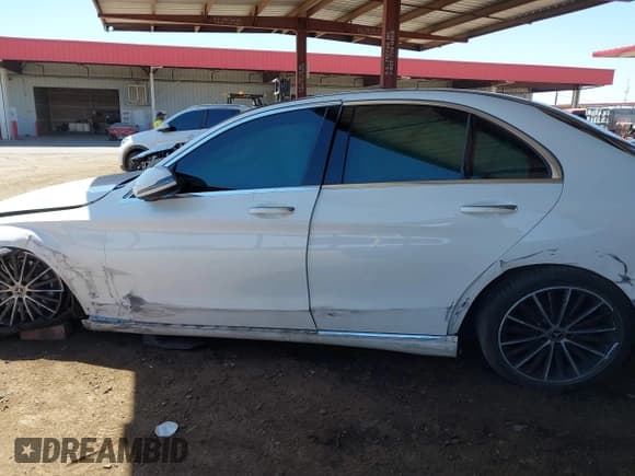 ✅ 2020 Mercedes-Benz C 300 • VIN: W1KWF8EB6LR594861 • Lot: 42874447. Wystawiony na IAAI z przebiegiem 54 402 mil. Bezpłatny archiwum sprzedaży aukcyjnych z USA i szczegółowy raport historii pojazdu na DreamBid. Zdjęcie 14.