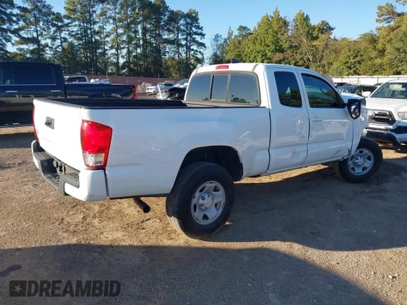 ✅ 2017 Toyota Tacoma SR • VIN: 5TFRX5GN8HX081639 • Lot: 43474613. Listed on IAAI with 51,646 mi. Free auction sales archive from the USA and detailed vehicle history report at DreamBid. Image 4.