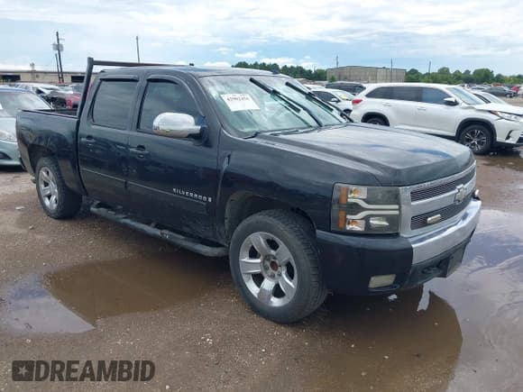 ✅ 2007 Chevrolet Silverado 1500 1LT • VIN: 3GCEC13027G522469 • Lot: 42902456. Wystawiony na IAAI z przebiegiem 295 741 mil. Bezpłatny archiwum sprzedaży aukcyjnych z USA i szczegółowy raport historii pojazdu na DreamBid. Zdjęcie 1.
