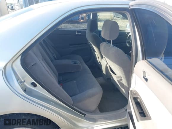 ✅ 2005 Toyota Camry STD • VIN: JTDBE32K553032166 • Lot: 43557922. Listed on IAAI with 275,367 mi. Free auction sales archive from the USA and detailed vehicle history report at DreamBid. Image 8.