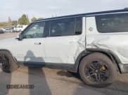 ✅ 2023 Rivian R1S Adventure • VIN: 7PDSGABA0PN019590 • Lot: 43838169. Wystawiony na IAAI z przebiegiem 173 mil. Bezpłatny archiwum sprzedaży aukcyjnych z USA i szczegółowy raport historii pojazdu na DreamBid. Zdjęcie 14.