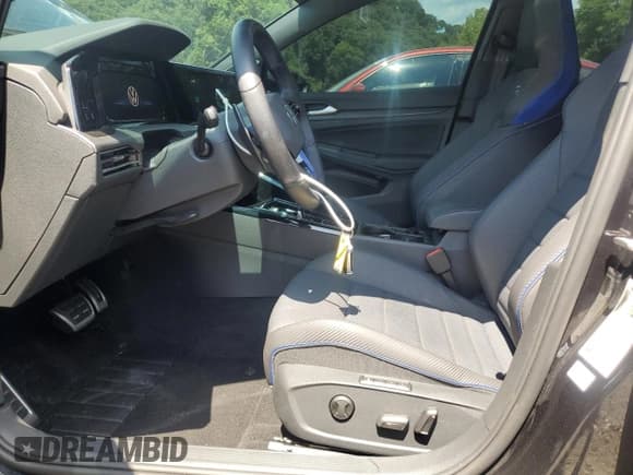 ✅ 2024 Volkswagen Golf R • VIN: WVWEB7CD7RW112652 • Lot: 66186015. Wystawiony na Copart z przebiegiem 9 685 mil. Bezpłatny archiwum sprzedaży aukcyjnych z USA i szczegółowy raport historii pojazdu na DreamBid. Zdjęcie 6.