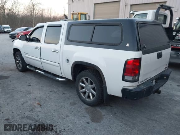 ✅ 2008 GMC Sierra Denali • VIN: 2GTEK638181152194 • Lot: 43798627. Listed on IAAI with 315,599 mi. Free auction sales archive from the USA and detailed vehicle history report at DreamBid. Image 3.
