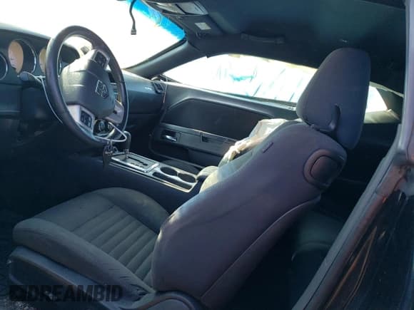 ✅ 2013 Dodge Challenger SXT • VIN: 2C3CDYAG7DH649523 • Lot: 47685015. Wystawiony na Copart z przebiegiem 217 583 mil. Bezpłatny archiwum sprzedaży aukcyjnych z USA i szczegółowy raport historii pojazdu na DreamBid. Zdjęcie 7.