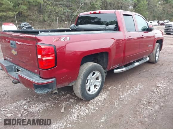 2018 Chevrolet Silverado 1500 LT z VIN 1GCVKREC6JZ176877, wystawiony jako IAAI lot #43559571 z przebiegiem Nie podano mil oraz . Historia ofert i sprzedaży dostępna na DreamBid. Obrazek 4.