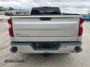 ✅ 2020 Chevrolet Silverado 1500 LT • VIN: 1GCRWCED5LZ332017 • Lot: 71360834. Wystawiony na Copart z przebiegiem 21 652 mil. Bezpłatny archiwum sprzedaży aukcyjnych z USA i szczegółowy raport historii pojazdu na DreamBid. Zdjęcie 6.