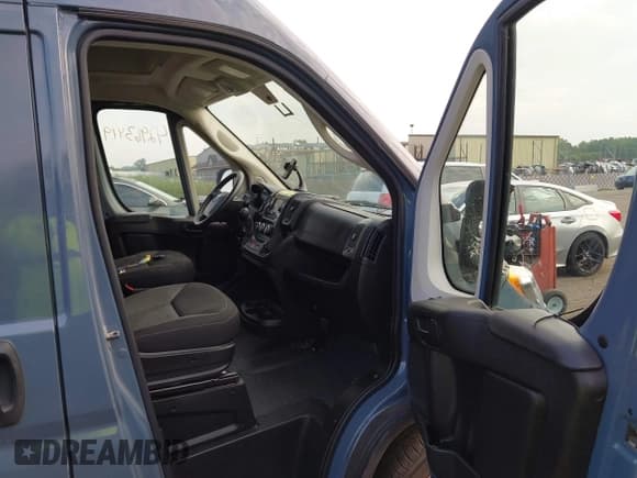 ✅ 2020 Ram ProMaster Cargo • VIN: 3C6URVJG9LE143919 • Lot: 42963419. Listed on IAAI with 39,963 mi. Free auction sales archive from the USA and detailed vehicle history report at DreamBid. Image 5.