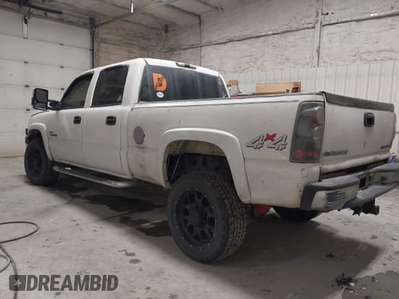 ✅ 2005 Chevrolet Silverado 2500HD LS • VIN: 1GCHK23275F823812 • Lot: 43520231. Wystawiony na IAAI z przebiegiem 227 443 mil. Bezpłatny archiwum sprzedaży aukcyjnych z USA i szczegółowy raport historii pojazdu na DreamBid. Zdjęcie 3.