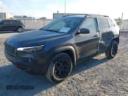 ✅ 2019 Jeep Cherokee Trailhawk • VIN: 1C4PJMBX3KD246100 • Lot: 41191581. Wystawiony na IAAI z przebiegiem 98 124 mil. Bezpłatny archiwum sprzedaży aukcyjnych z USA i szczegółowy raport historii pojazdu na DreamBid. Zdjęcie 17.