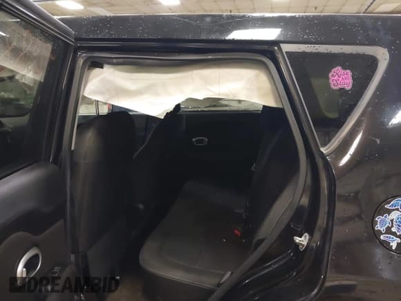 ✅ 2019 Kia Soul • VIN: KNDJN2A29K7020565 • Lot: 42988358. Wystawiony na IAAI z przebiegiem Nie podano. Bezpłatny archiwum sprzedaży aukcyjnych z USA i szczegółowy raport historii pojazdu na DreamBid. Zdjęcie 8.