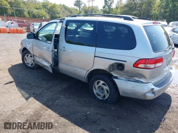 ✅ 2003 Toyota Sienna LE • VIN: 4T3ZF13C43U535740 • Lot: 43160504. Listed on IAAI with 133,134 mi. Free auction sales archive from the USA and detailed vehicle history report at DreamBid. Image 3.