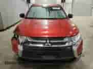 2018 Mitsubishi Outlander ES z VIN JA4AZ3A30JZ031714, wystawiony jako Copart lot #70877675 z przebiegiem 93 124 mil mil oraz Szkoda całkowita • Salvage title. Historia ofert i sprzedaży dostępna na DreamBid. Obrazek 5.