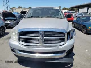 2007 Dodge 1500 SLT z VIN 1D7HA182X7J522933, wystawiony jako Copart lot #64195154 z przebiegiem 174 835 mil mil oraz Szkoda całkowita • Salvage title. Historia ofert i sprzedaży dostępna na DreamBid. Obrazek 5.