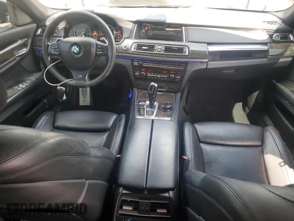 ✅ 2014 BMW 7 Series 750i xDrive • VIN: WBAYB6C59ED225179 • Lot: 72064245. Wystawiony na Copart z przebiegiem 117 561 mil. Bezpłatny archiwum sprzedaży aukcyjnych z USA i szczegółowy raport historii pojazdu na DreamBid. Zdjęcie 8.