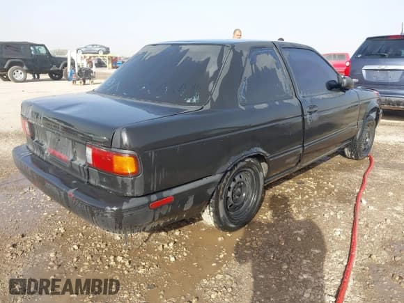 ✅ 1992 Nissan Sentra E • VIN: 1N4EB32AXNC814739 • Lot: 41763476. Wystawiony na IAAI z przebiegiem 136 990 mil. Bezpłatny archiwum sprzedaży aukcyjnych z USA i szczegółowy raport historii pojazdu na DreamBid. Zdjęcie 4.