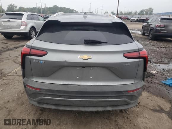 ✅ 2024 Chevrolet Blazer EV eAWD LT • VIN: 3GNKDBRJ8RS256064 • Lot: 84006735. Wystawiony na Copart z przebiegiem 17 656 mil. Bezpłatny archiwum sprzedaży aukcyjnych z USA i szczegółowy raport historii pojazdu na DreamBid. Zdjęcie 6.