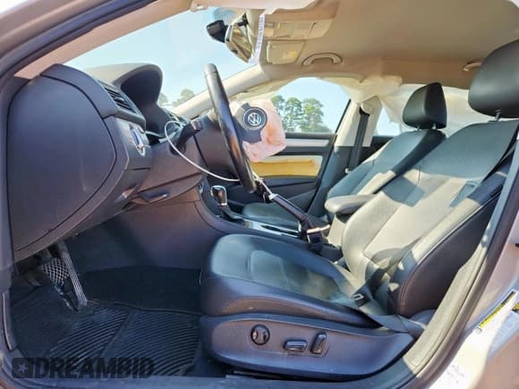 ✅ 2013 Volkswagen Passat SE • VIN: 1VWBH7A3XDC109974 • Лот: 71859515. Опубликован ранее на Copart с пробегом 153 723 миль. Бесплатный доступ к архиву аукционных продаж из США и подробный отчёт об истории автомобиля на DreamBid. Изображение 7.