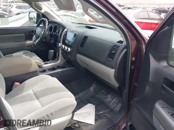 ✅ 2016 Toyota Sequoia SR5 • VIN: 5TDBY5G13GS147580 • Лот: 43249009. Опубликован ранее на IAAI с пробегом 76 230 миль. Бесплатный доступ к архиву аукционных продаж из США и подробный отчёт об истории автомобиля на DreamBid. Изображение 5.