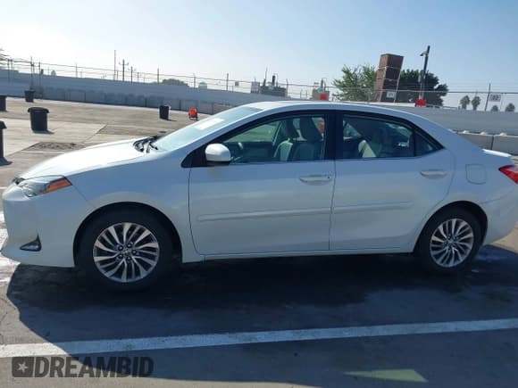 ✅ 2017 Toyota Corolla LE Eco • VIN: 5YFBPRHE5HP698745 • Lot: 43639588. Wystawiony na IAAI z przebiegiem 81 758 mil. Bezpłatny archiwum sprzedaży aukcyjnych z USA i szczegółowy raport historii pojazdu na DreamBid. Zdjęcie 14.