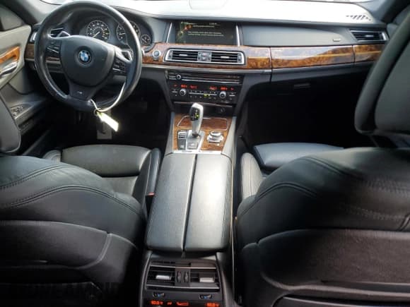 ✅ 2013 BMW 7 Series 740Li • VIN: WBAYE4C50DD137499 • Лот: 90041035. Опубликован ранее на Copart с пробегом 87 822 миль. Бесплатный доступ к архиву аукционных продаж из США и подробный отчёт об истории автомобиля на DreamBid. Изображение 8.