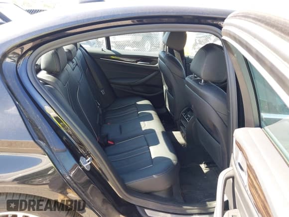 ✅ 2019 BMW 5 Series 530i xDrive • VIN: WBAJA7C55KWW08711 • Lot: 42043609. Listed on IAAI with 100,383 mi. Free auction sales archive from the USA and detailed vehicle history report at DreamBid. Image 8.